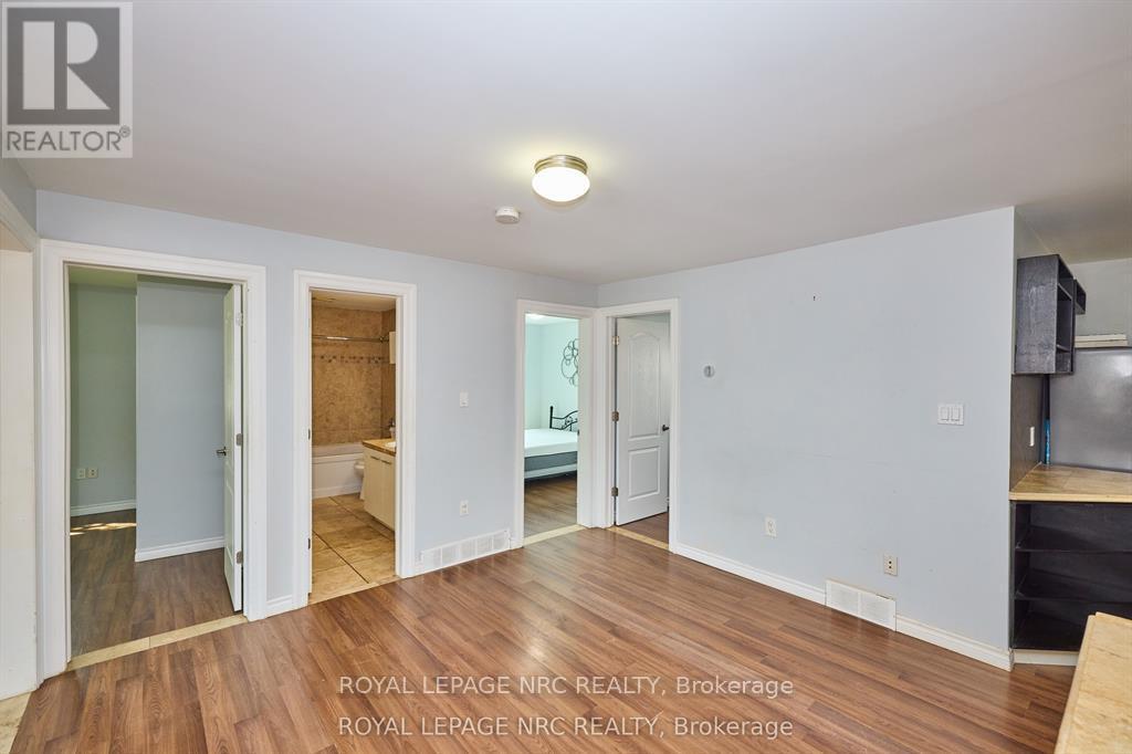 












557 GENEVA STREET

,
St. Catharines (Lakeport),




Ontario
L2N2J1

