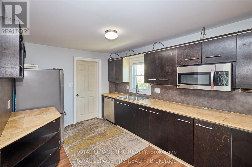 












557 GENEVA STREET

,
St. Catharines (Lakeport),




Ontario
L2N2J1

