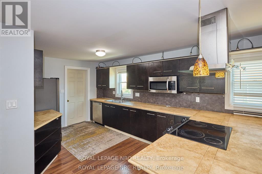 












557 GENEVA STREET

,
St. Catharines (Lakeport),




Ontario
L2N2J1

