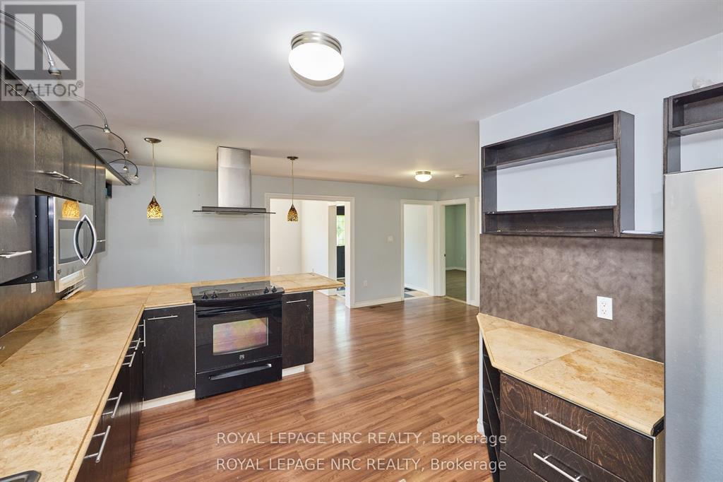 












557 GENEVA STREET

,
St. Catharines (Lakeport),




Ontario
L2N2J1

