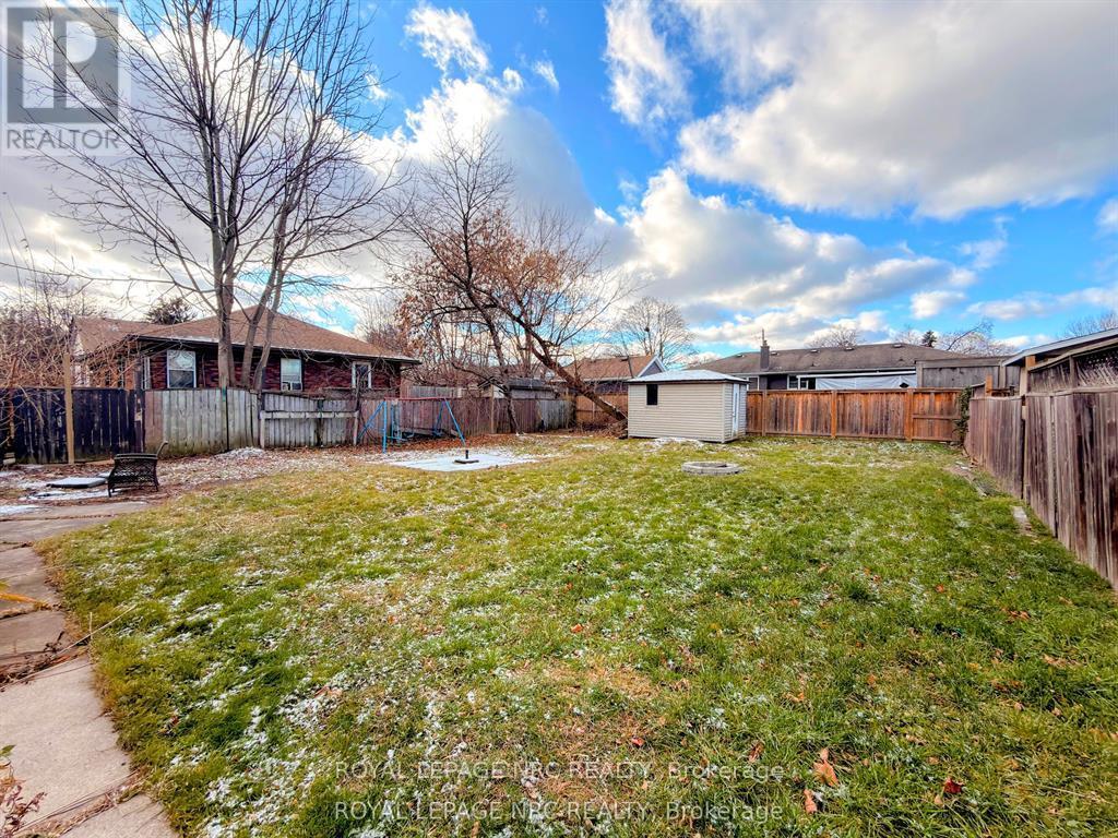 












557 GENEVA STREET

,
St. Catharines (Lakeport),




Ontario
L2N2J1

