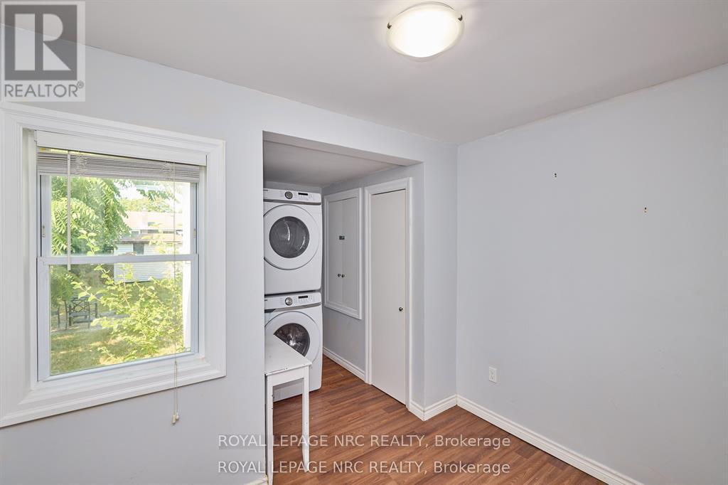 












557 GENEVA STREET

,
St. Catharines (Lakeport),




Ontario
L2N2J1

