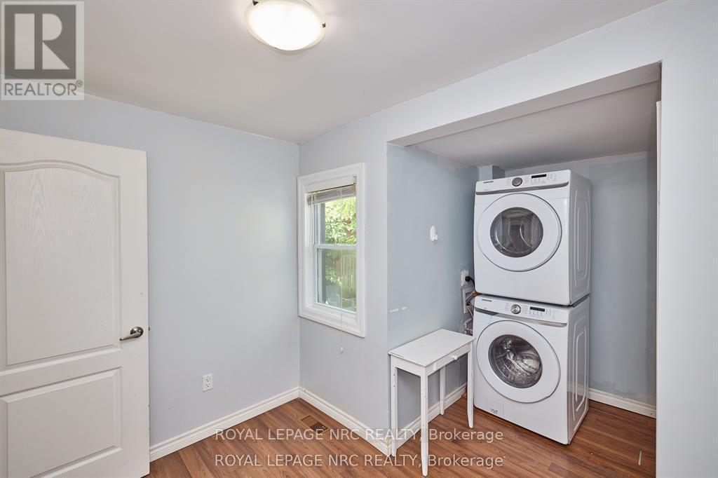 












557 GENEVA STREET

,
St. Catharines (Lakeport),




Ontario
L2N2J1

