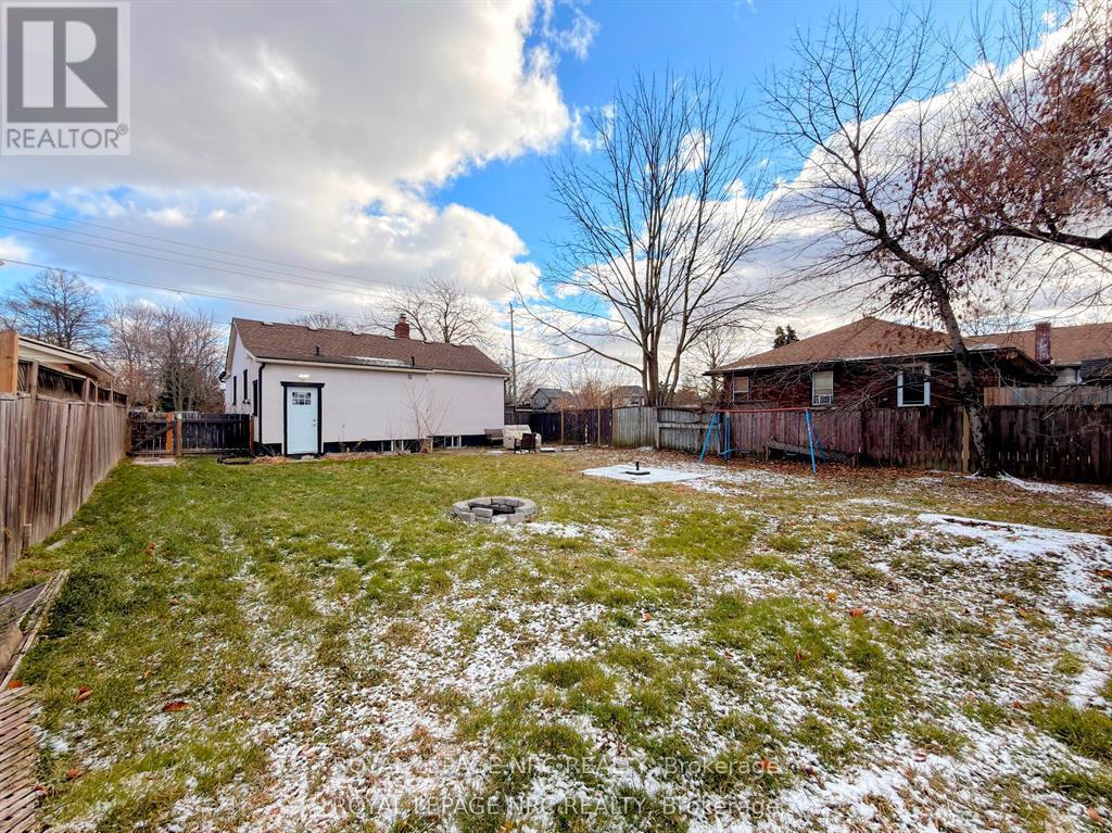 












557 GENEVA STREET

,
St. Catharines (Lakeport),




Ontario
L2N2J1


