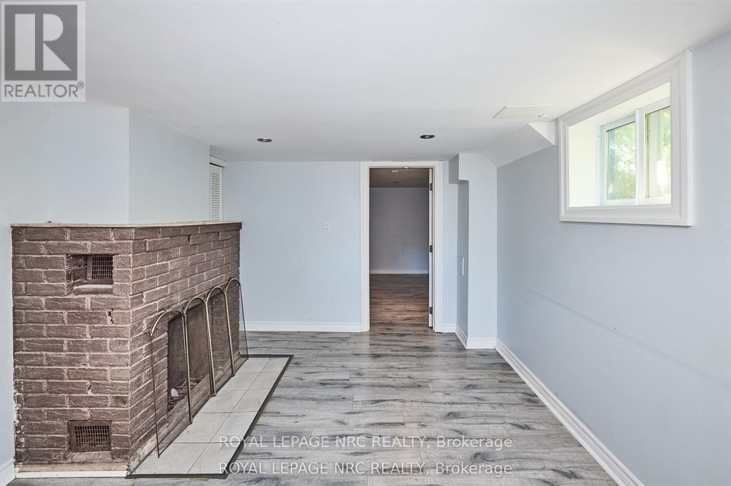 












557 GENEVA STREET

,
St. Catharines (Lakeport),




Ontario
L2N2J1

