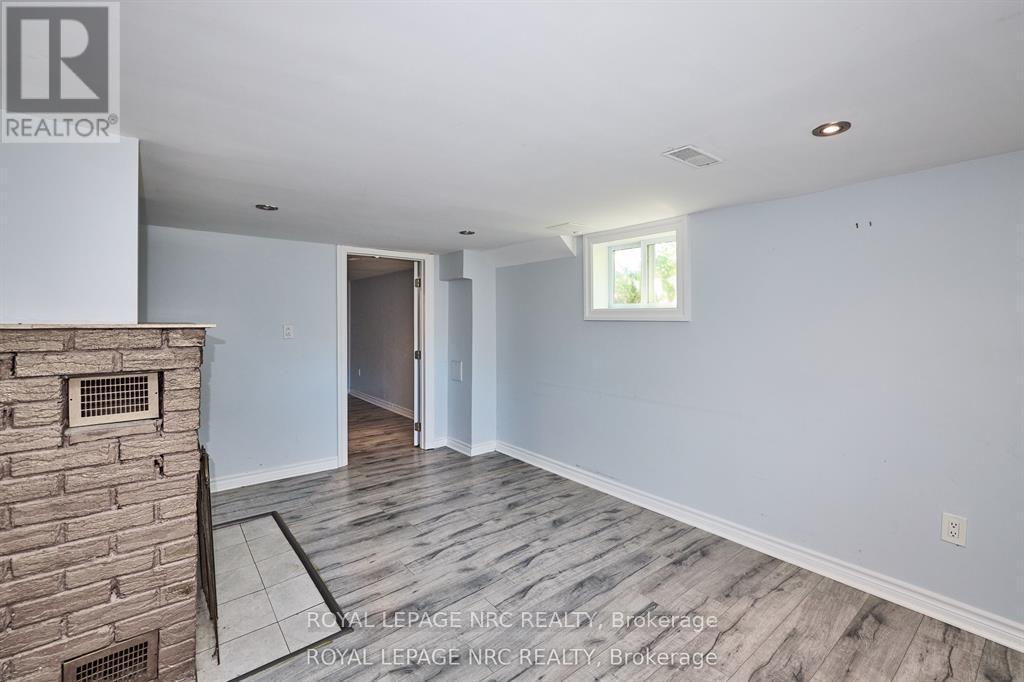 












557 GENEVA STREET

,
St. Catharines (Lakeport),




Ontario
L2N2J1

