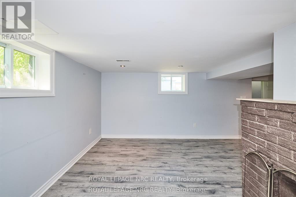 












557 GENEVA STREET

,
St. Catharines (Lakeport),




Ontario
L2N2J1

