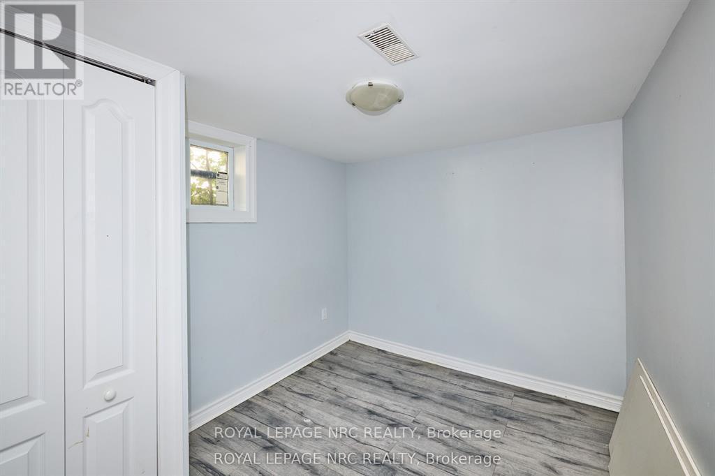 












557 GENEVA STREET

,
St. Catharines (Lakeport),




Ontario
L2N2J1

