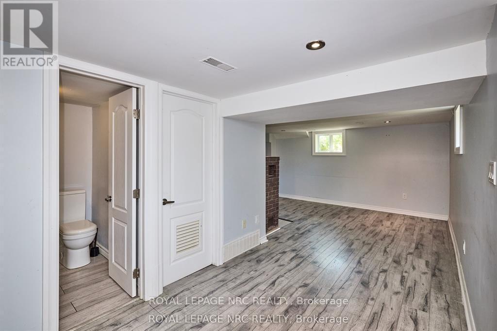 












557 GENEVA STREET

,
St. Catharines (Lakeport),




Ontario
L2N2J1

