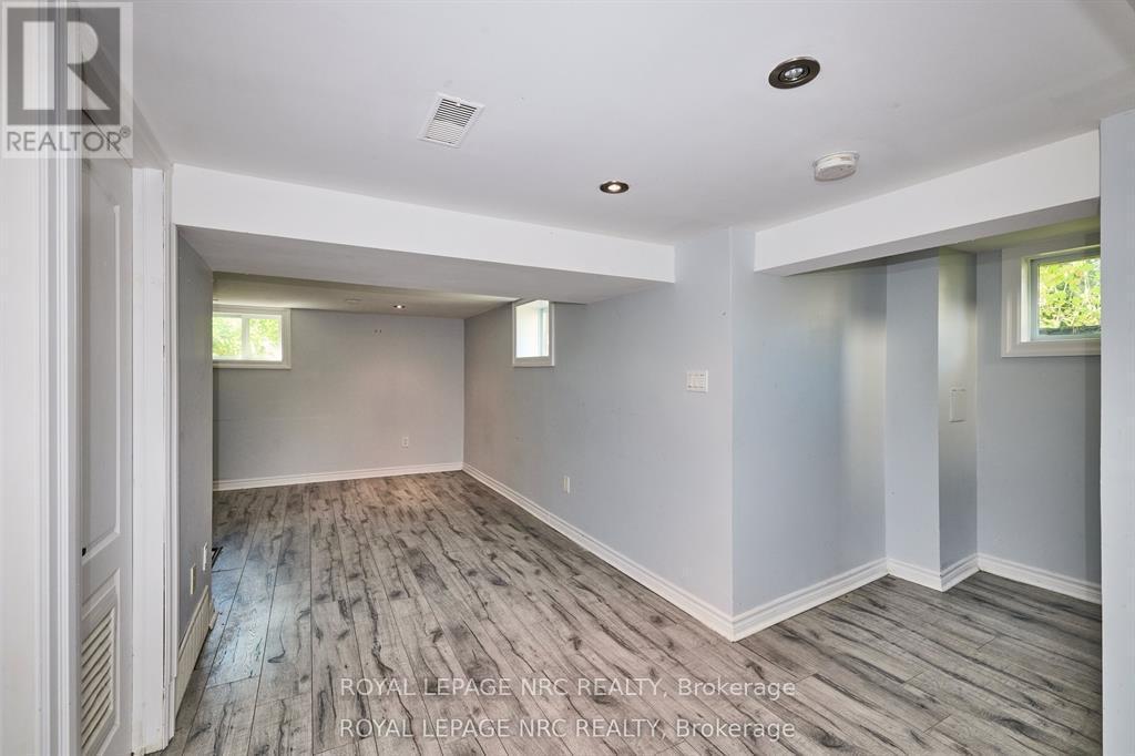 












557 GENEVA STREET

,
St. Catharines (Lakeport),




Ontario
L2N2J1

