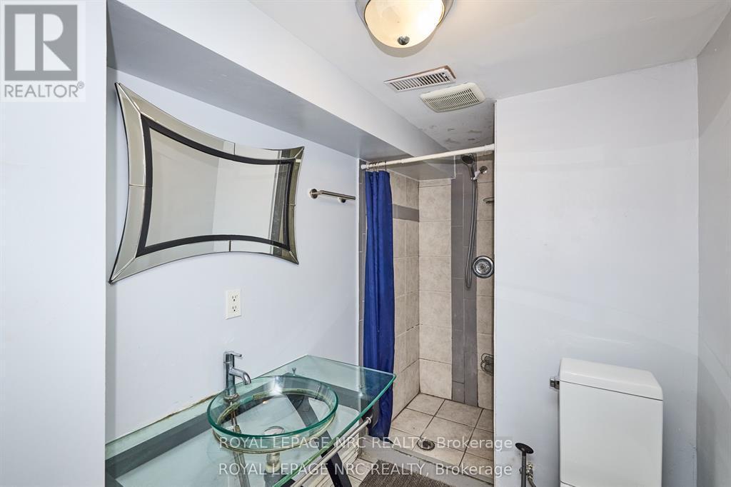 












557 GENEVA STREET

,
St. Catharines (Lakeport),




Ontario
L2N2J1

