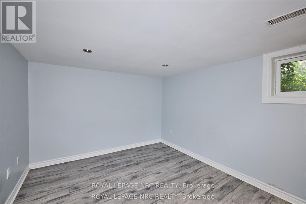 












557 GENEVA STREET

,
St. Catharines (Lakeport),




Ontario
L2N2J1

