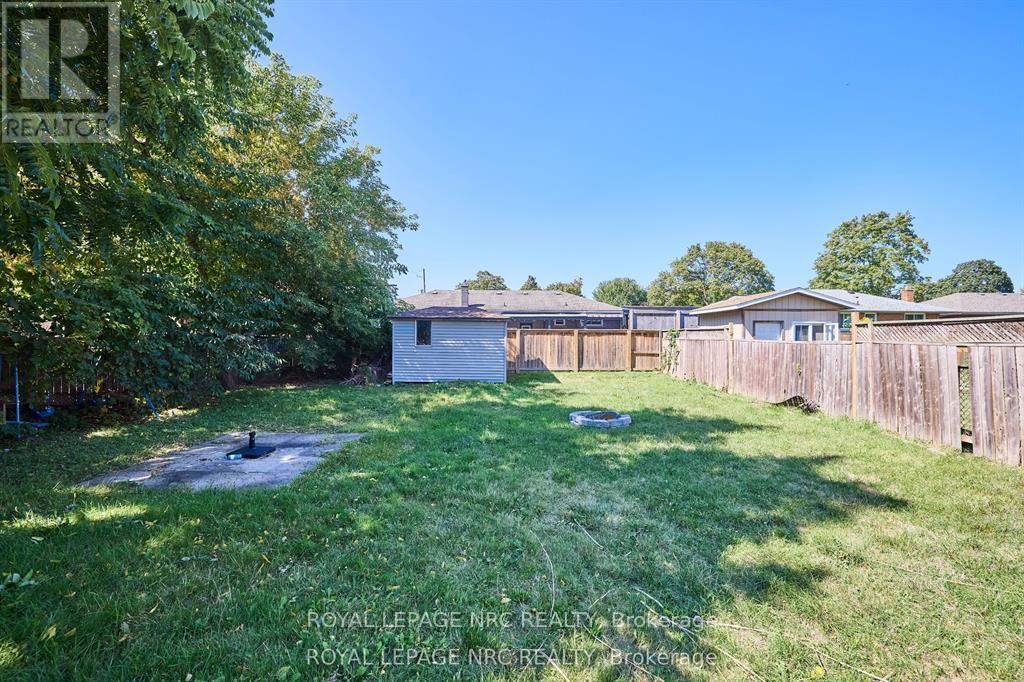 












557 GENEVA STREET

,
St. Catharines (Lakeport),




Ontario
L2N2J1

