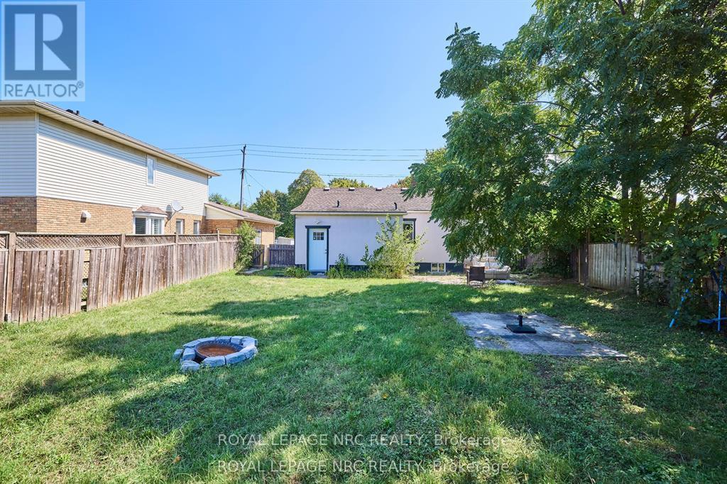 












557 GENEVA STREET

,
St. Catharines (Lakeport),




Ontario
L2N2J1

