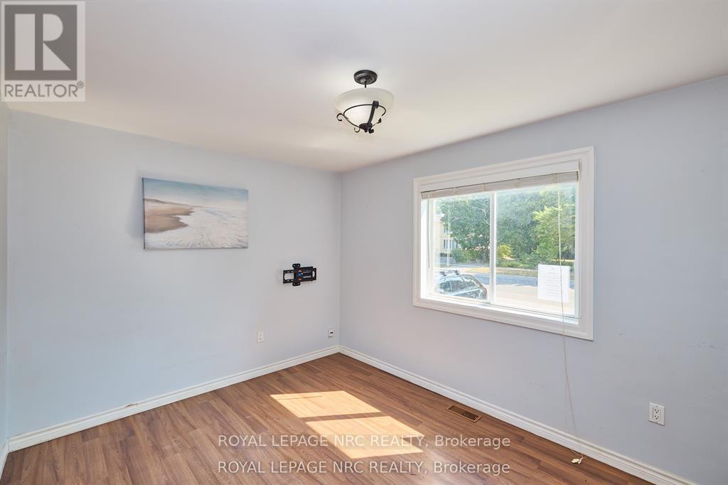 












557 GENEVA STREET

,
St. Catharines (Lakeport),




Ontario
L2N2J1

