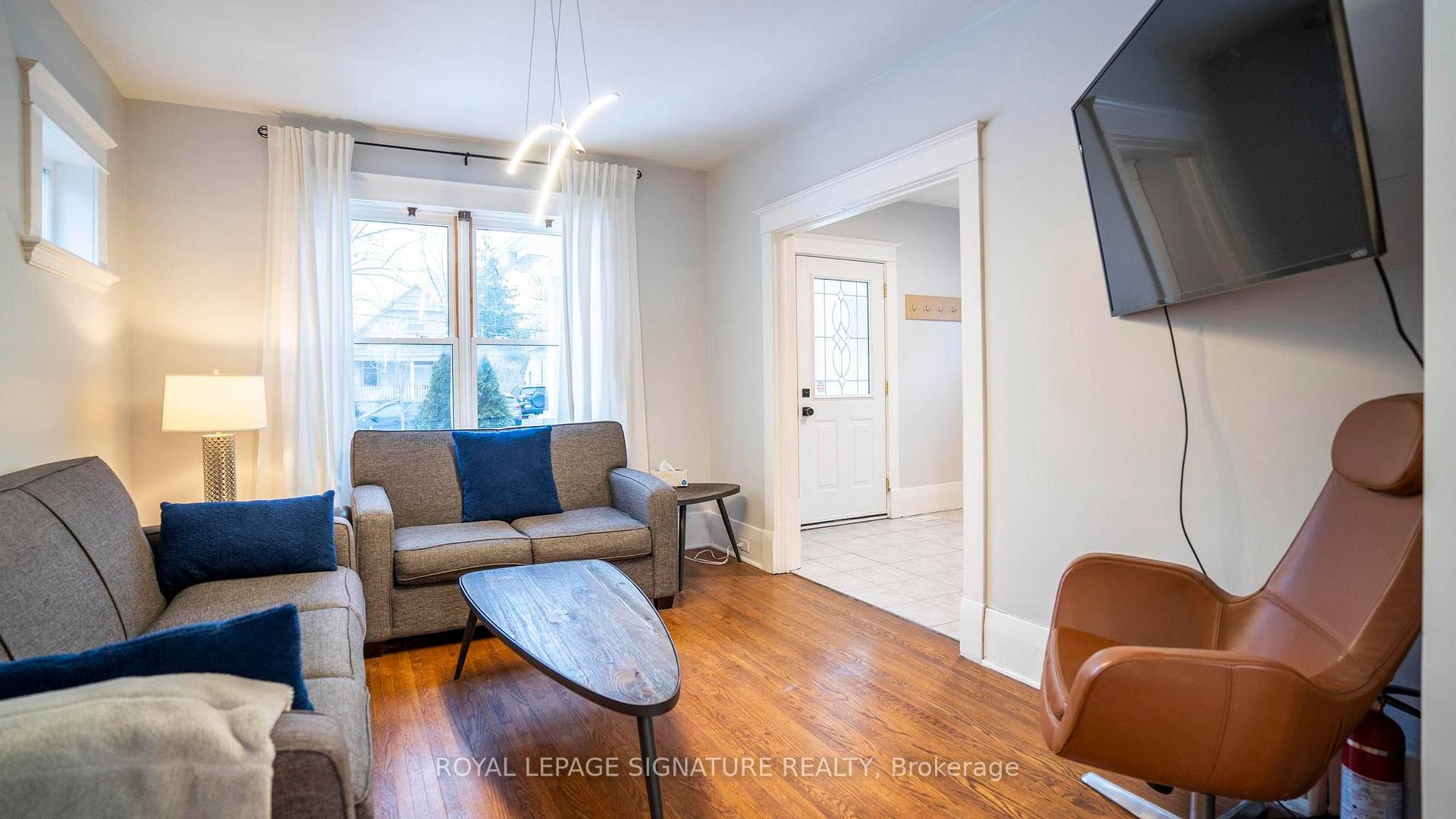 









2


McDonald

Avenue,
London North,




ON
N6G 1B1

