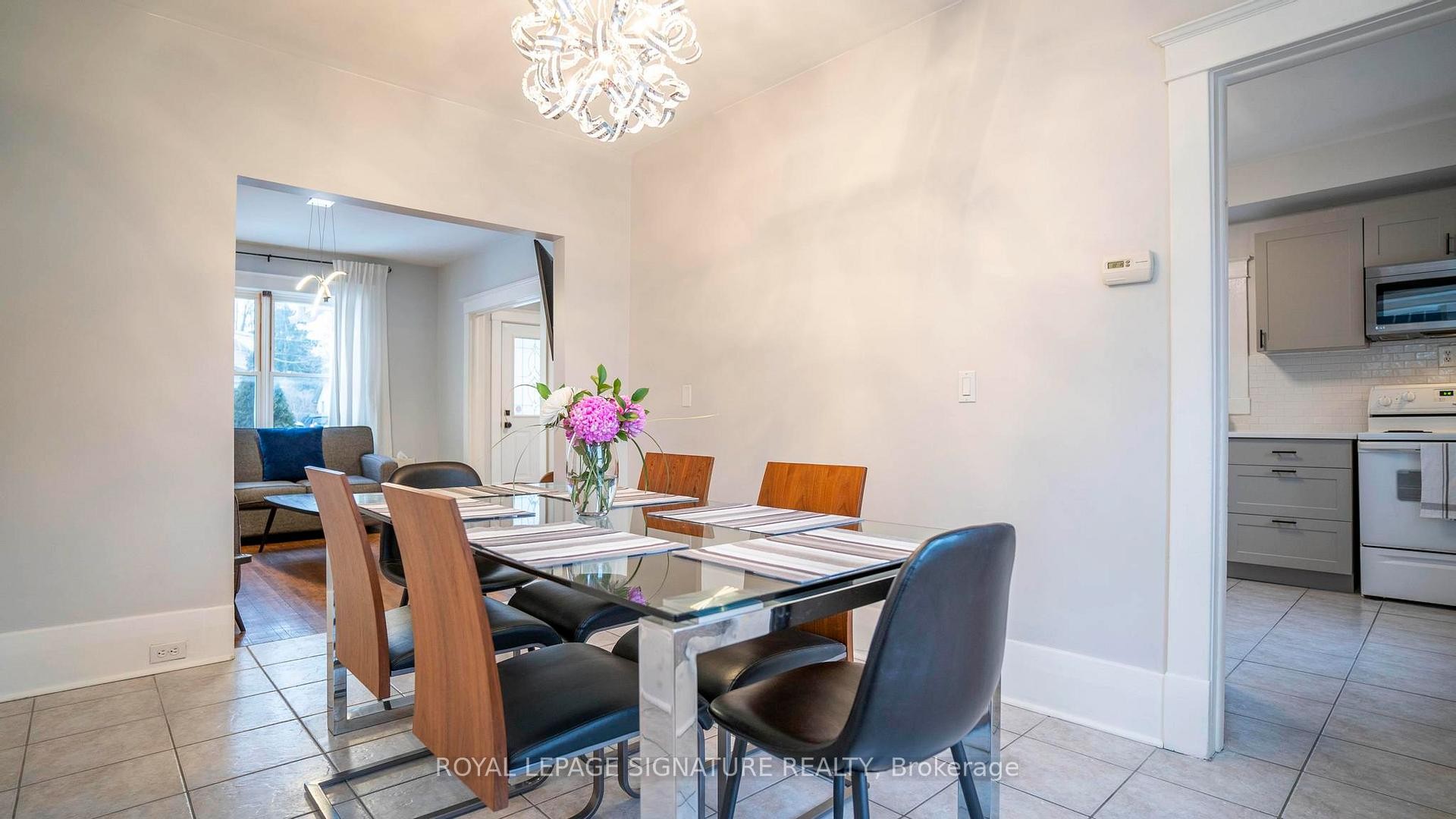 









2


McDonald

Avenue,
London North,




ON
N6G 1B1

