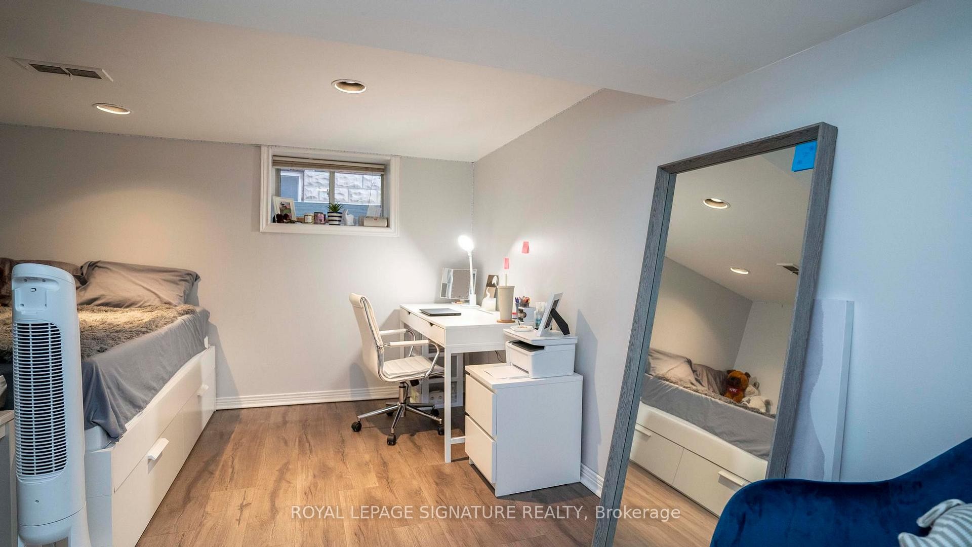 









2


McDonald

Avenue,
London North,




ON
N6G 1B1

