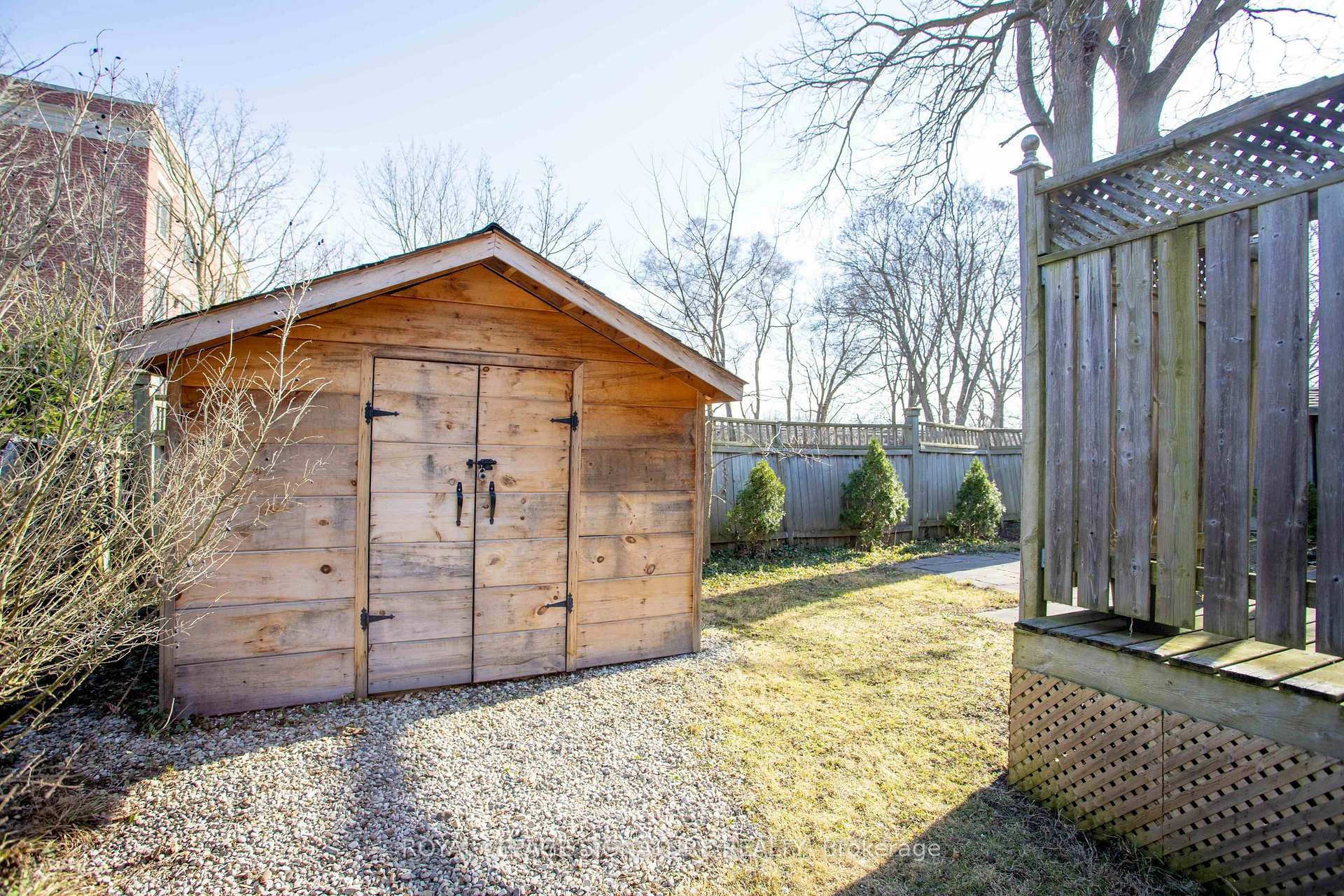 









2


McDonald

Avenue,
London North,




ON
N6G 1B1

