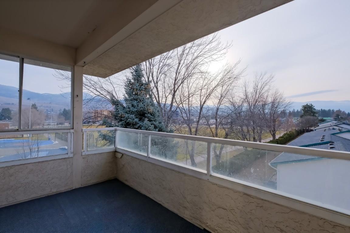 









255


McIntosh

Road, 305,
Kelowna,




BC
V1X 2C5


