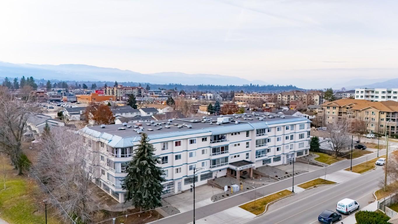 









255


McIntosh

Road, 305,
Kelowna,




BC
V1X 2C5

