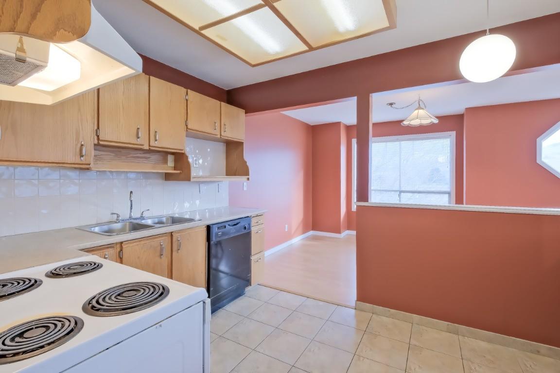 









255


McIntosh

Road, 305,
Kelowna,




BC
V1X 2C5

