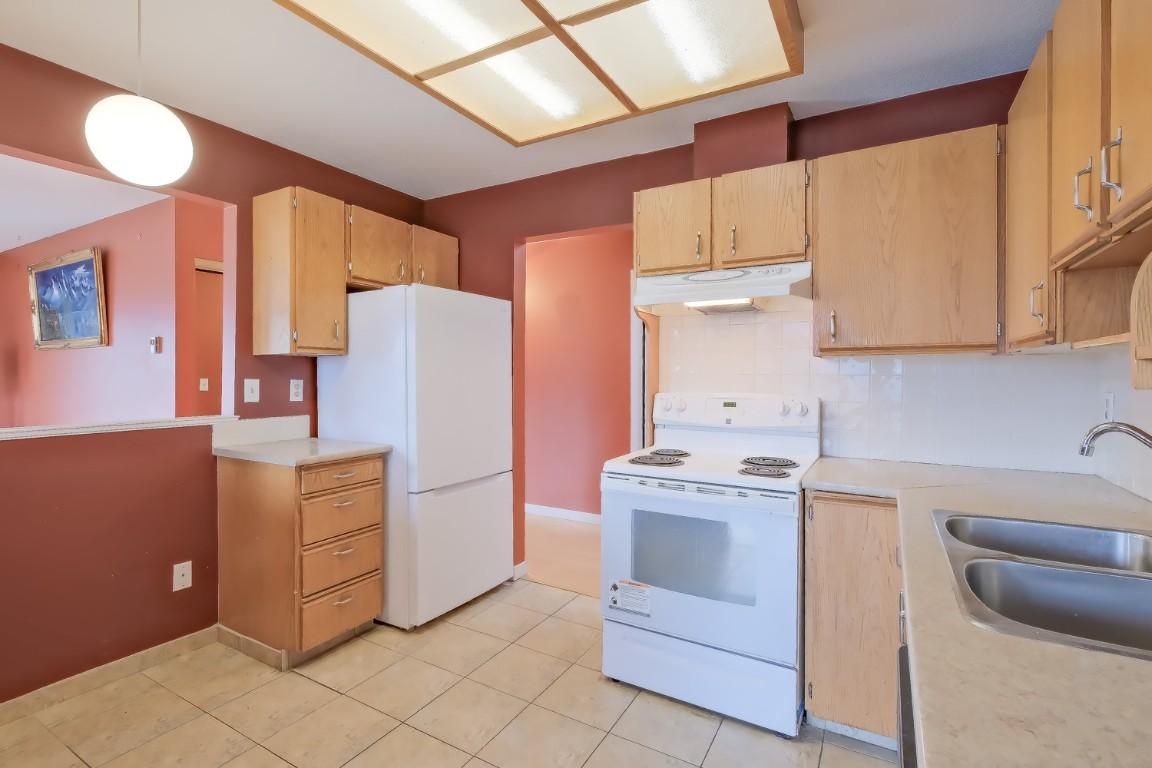 









255


McIntosh

Road, 305,
Kelowna,




BC
V1X 2C5

