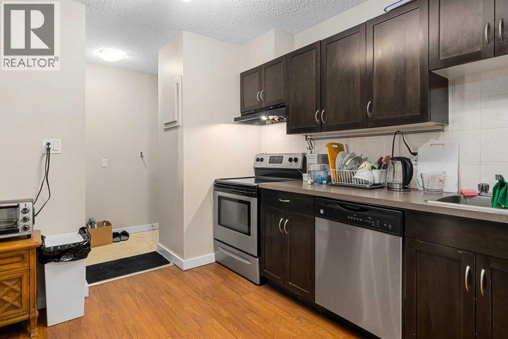 












901, 2520 Palliser Drive SW

,
Calgary,




Alberta
T2V4S9

