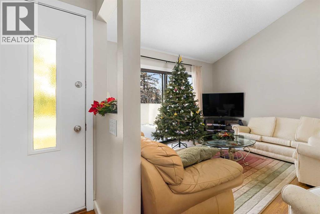 












901, 2520 Palliser Drive SW

,
Calgary,




Alberta
T2V4S9

