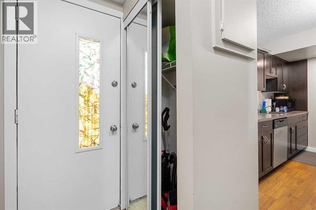 












901, 2520 Palliser Drive SW

,
Calgary,




Alberta
T2V4S9

