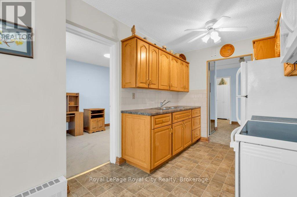 












614 - 19 WOODLAWN ROAD E

,
Guelph (Riverside Park),




Ontario
N1H7B1

