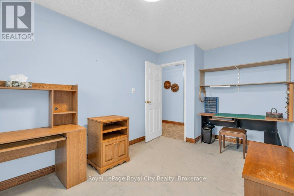 












614 - 19 WOODLAWN ROAD E

,
Guelph (Riverside Park),




Ontario
N1H7B1

