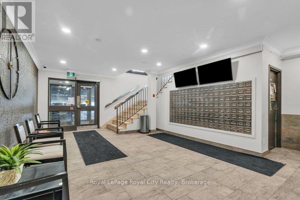 












614 - 19 WOODLAWN ROAD E

,
Guelph (Riverside Park),




Ontario
N1H7B1

