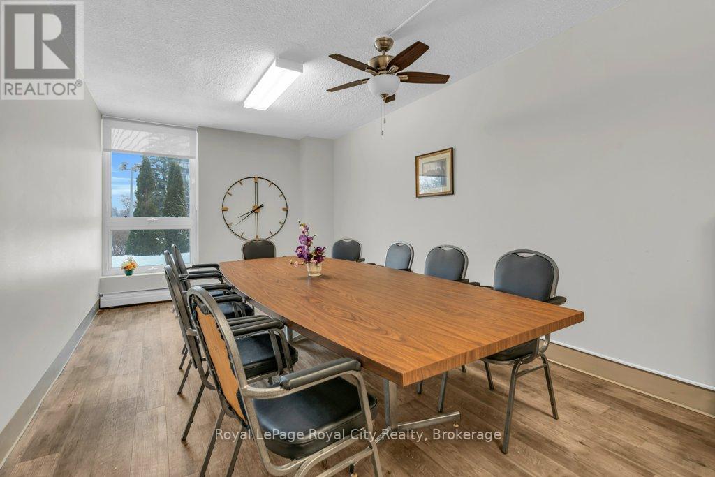 












614 - 19 WOODLAWN ROAD E

,
Guelph (Riverside Park),




Ontario
N1H7B1

