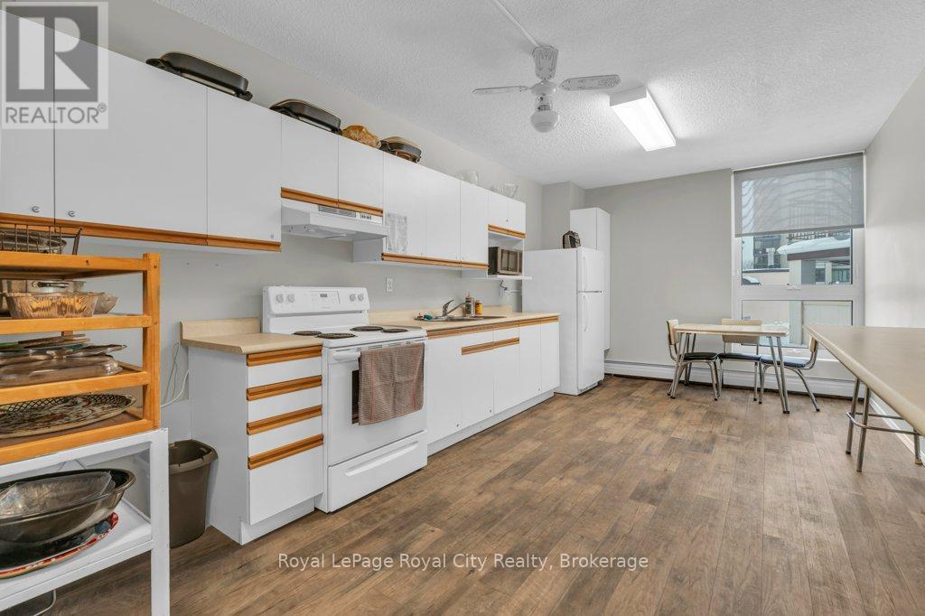 












614 - 19 WOODLAWN ROAD E

,
Guelph (Riverside Park),




Ontario
N1H7B1

