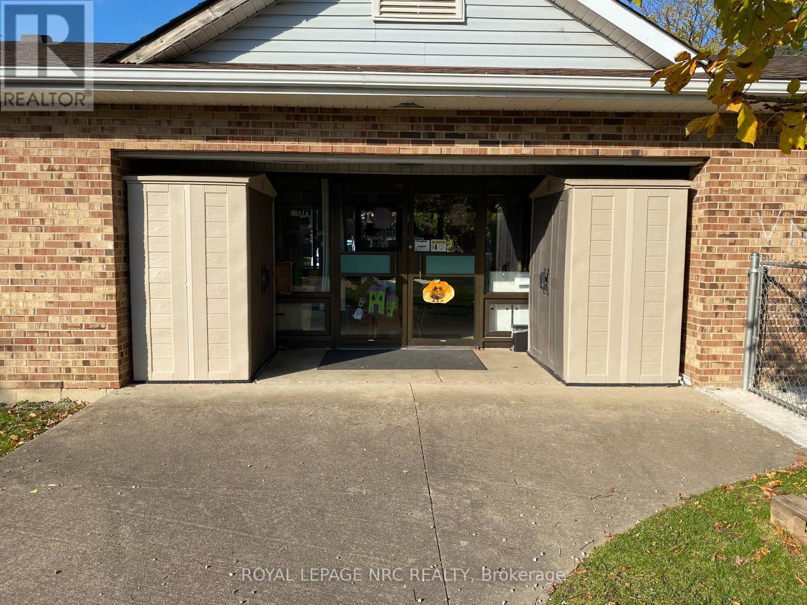 












8055 MCLEOD ROAD

,
Niagara Falls (West Wood),




Ontario
L2H3A4

