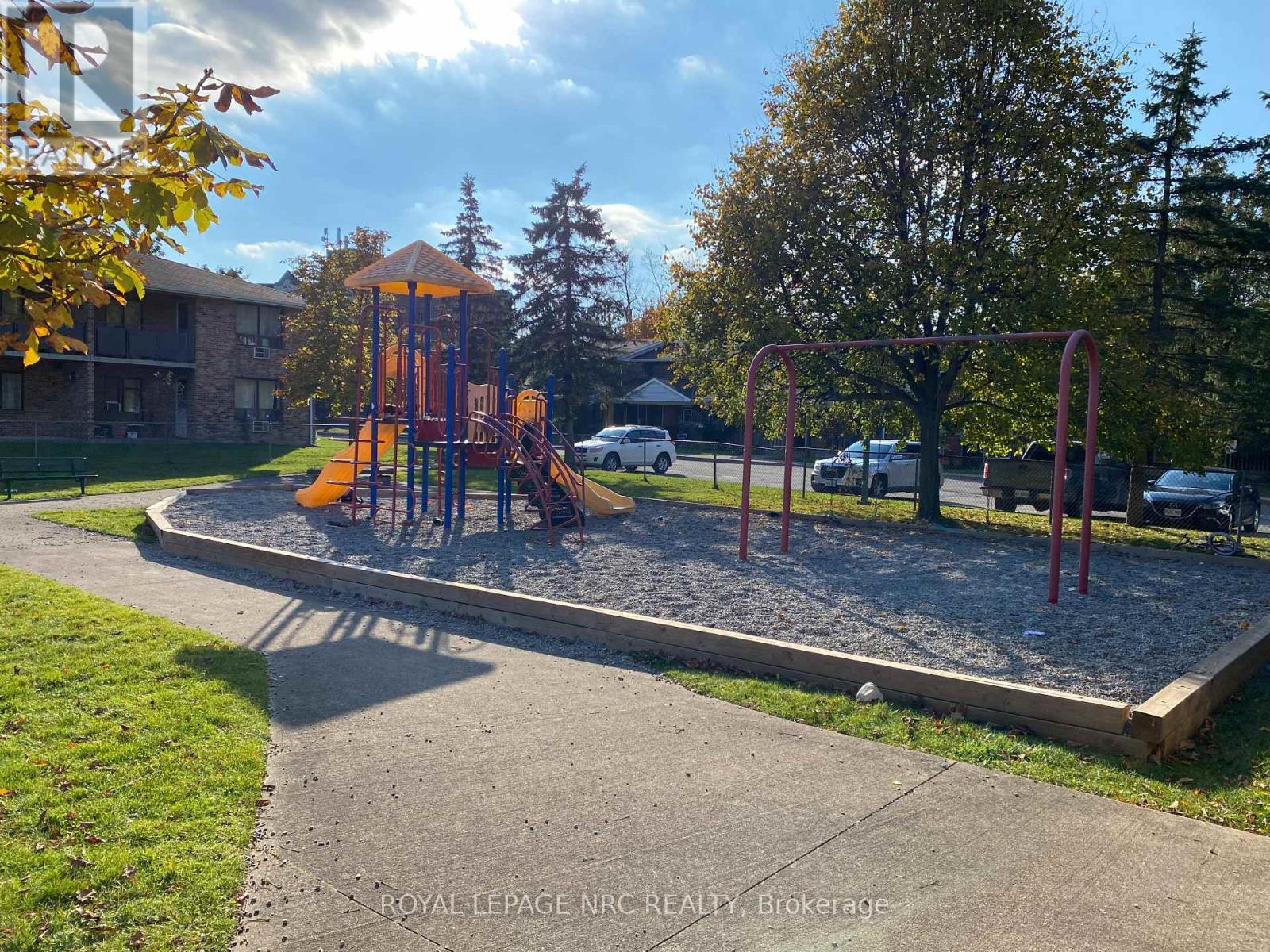 












8055 MCLEOD ROAD

,
Niagara Falls (West Wood),




Ontario
L2H3A4

