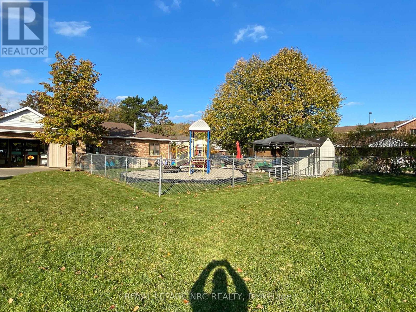 












8055 MCLEOD ROAD

,
Niagara Falls (West Wood),




Ontario
L2H3A4

