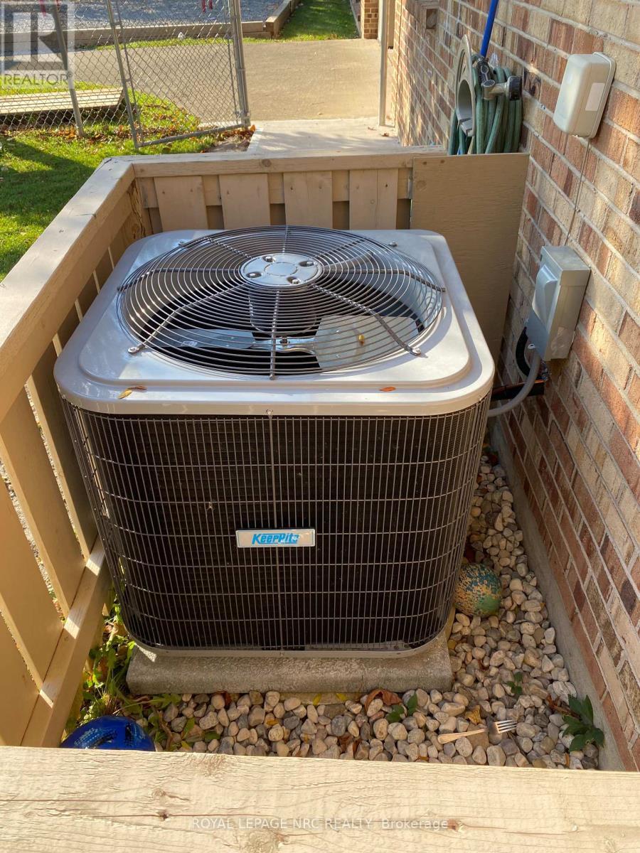 












8055 MCLEOD ROAD

,
Niagara Falls (West Wood),




Ontario
L2H3A4

