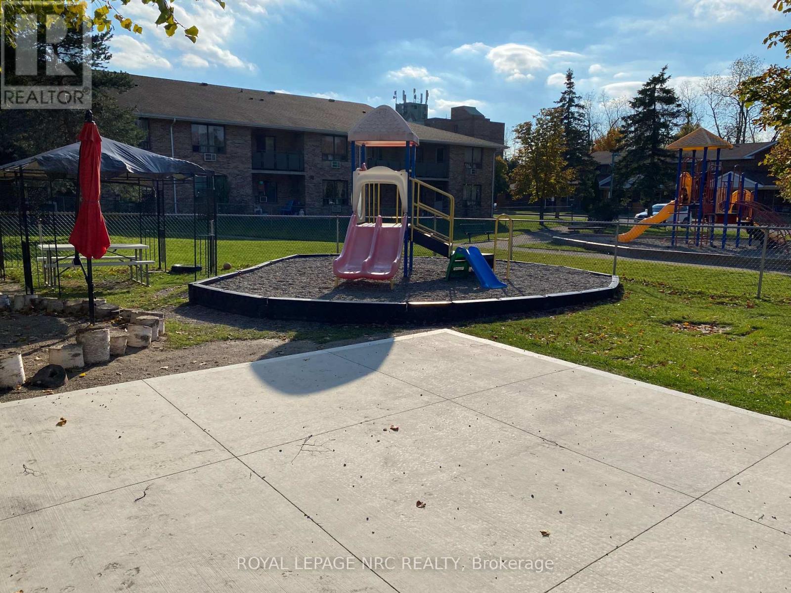 












8055 MCLEOD ROAD

,
Niagara Falls (West Wood),




Ontario
L2H3A4

