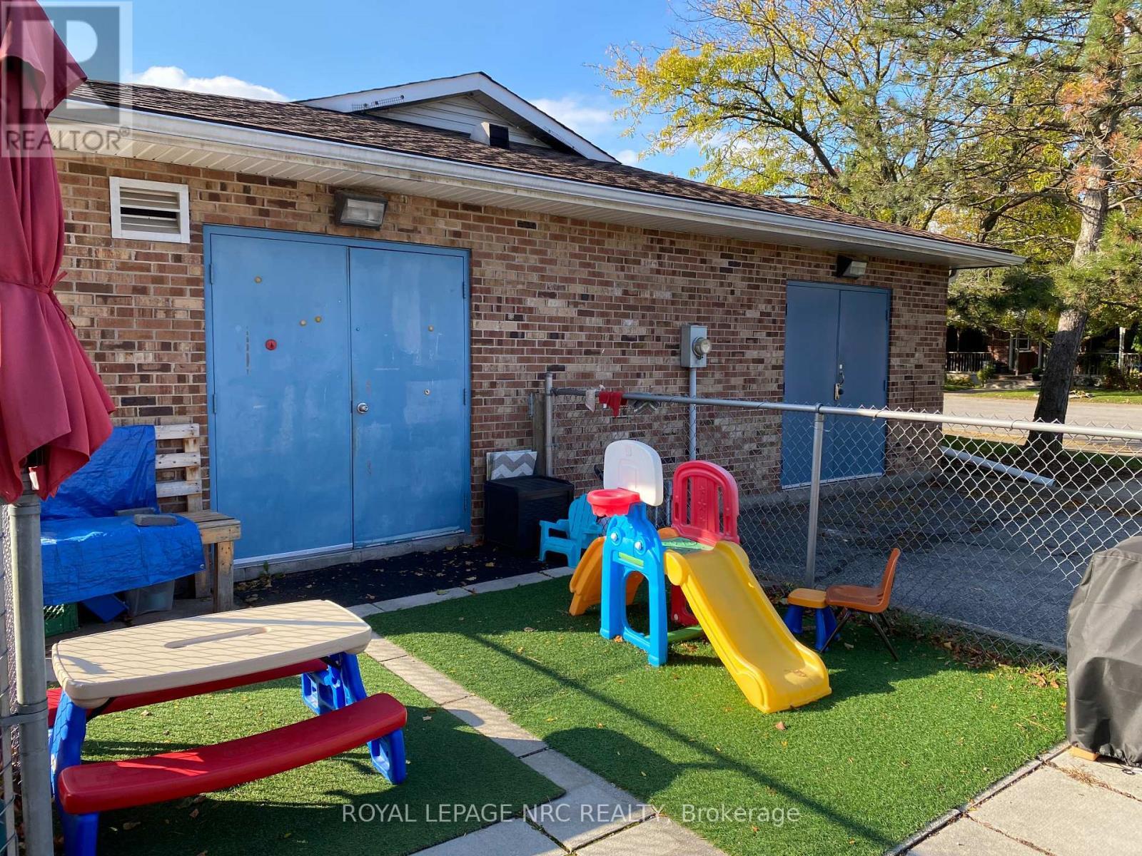 












8055 MCLEOD ROAD

,
Niagara Falls (West Wood),




Ontario
L2H3A4

