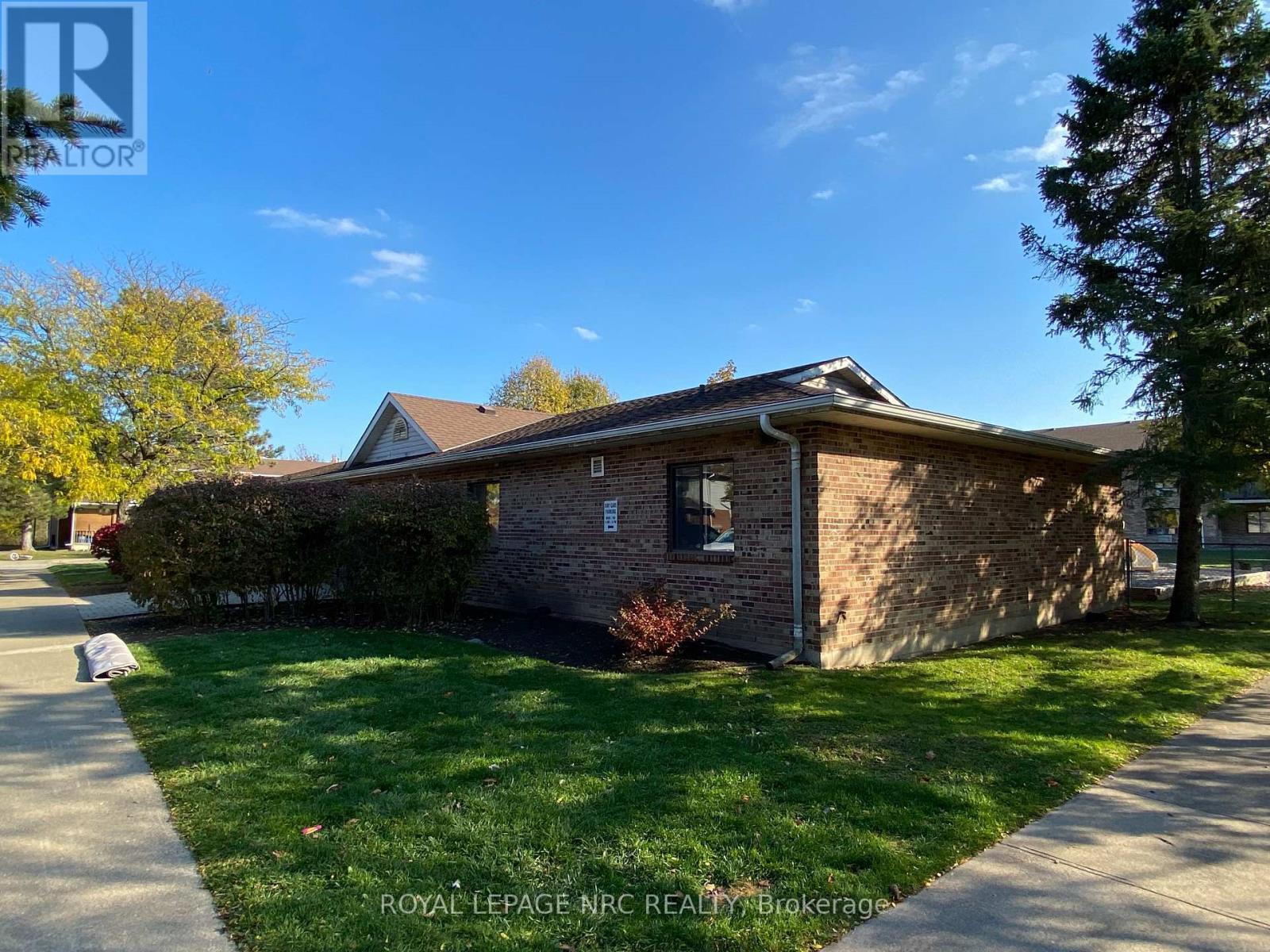 












8055 MCLEOD ROAD

,
Niagara Falls (West Wood),




Ontario
L2H3A4

