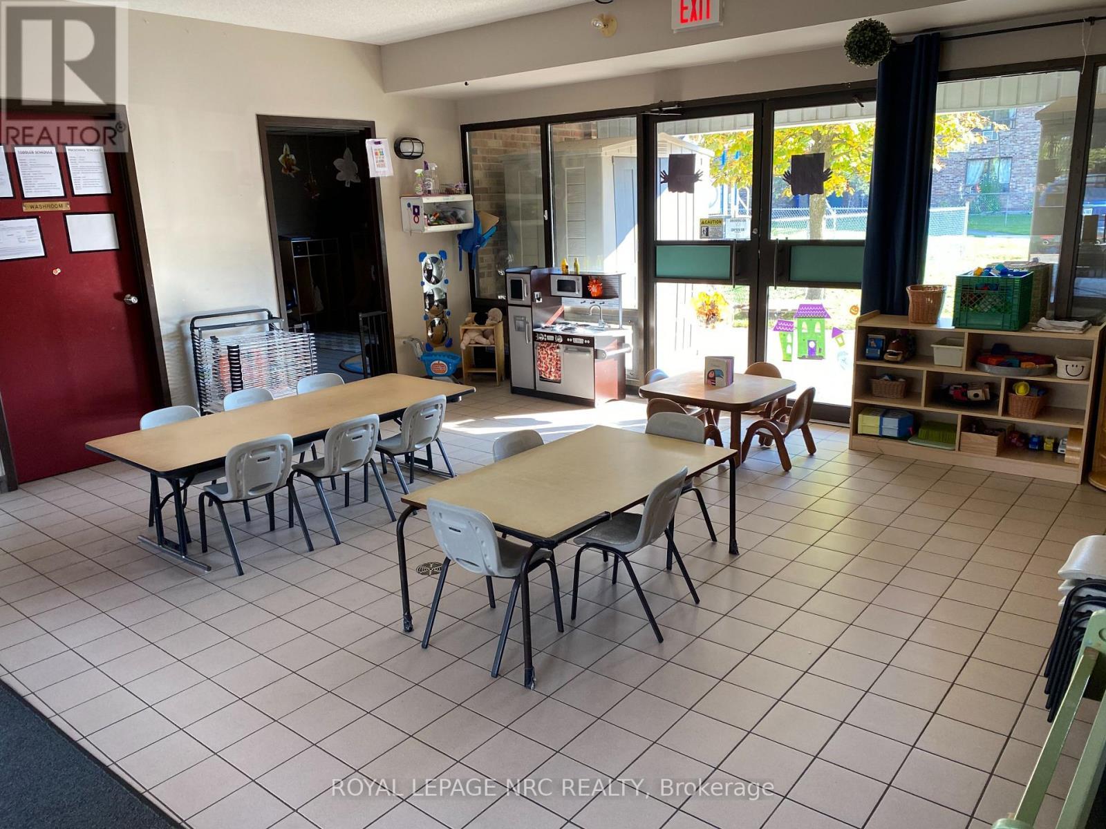 












8055 MCLEOD ROAD

,
Niagara Falls (West Wood),




Ontario
L2H3A4

