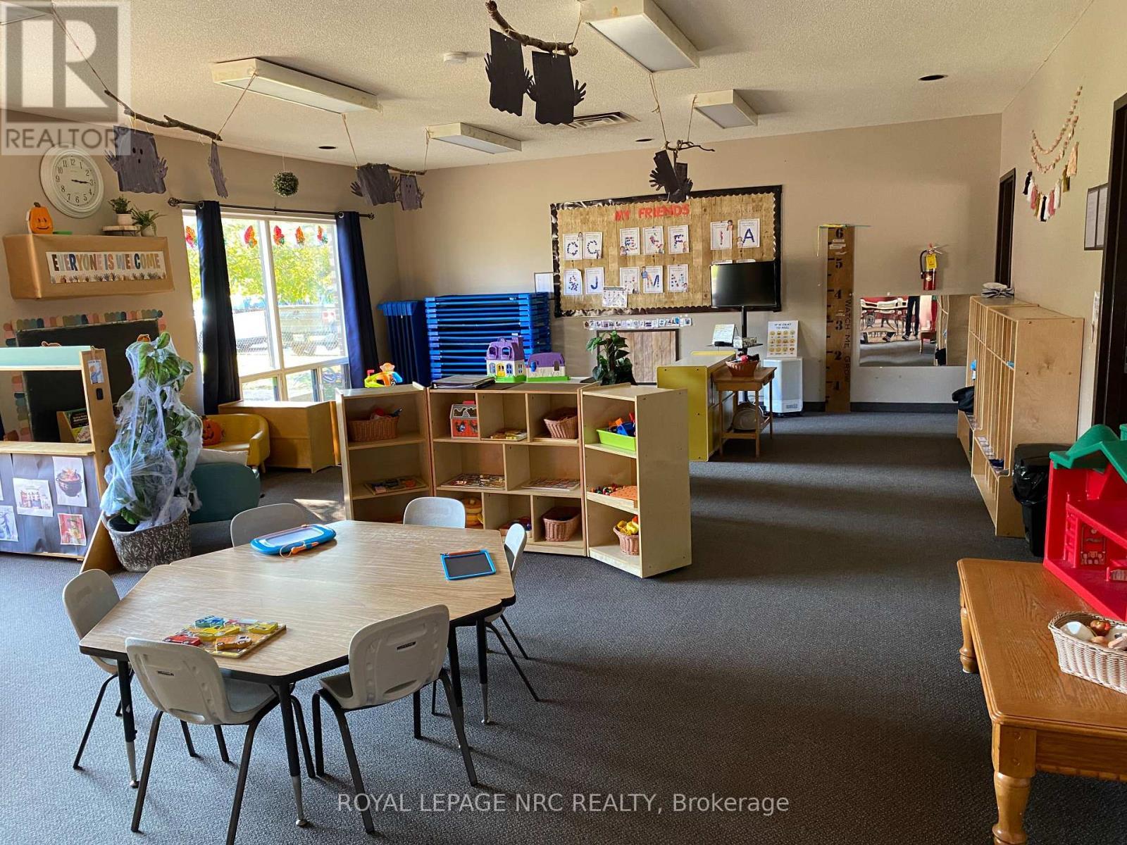 












8055 MCLEOD ROAD

,
Niagara Falls (West Wood),




Ontario
L2H3A4

