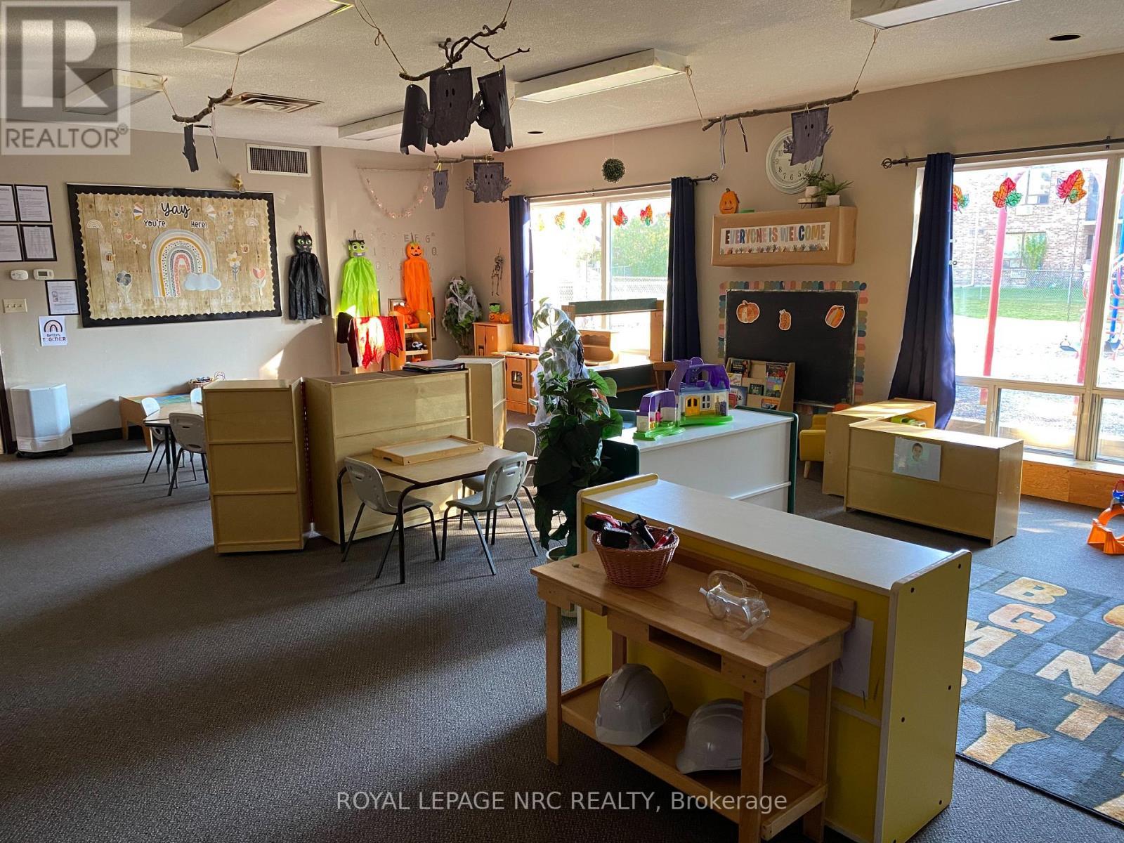 












8055 MCLEOD ROAD

,
Niagara Falls (West Wood),




Ontario
L2H3A4

