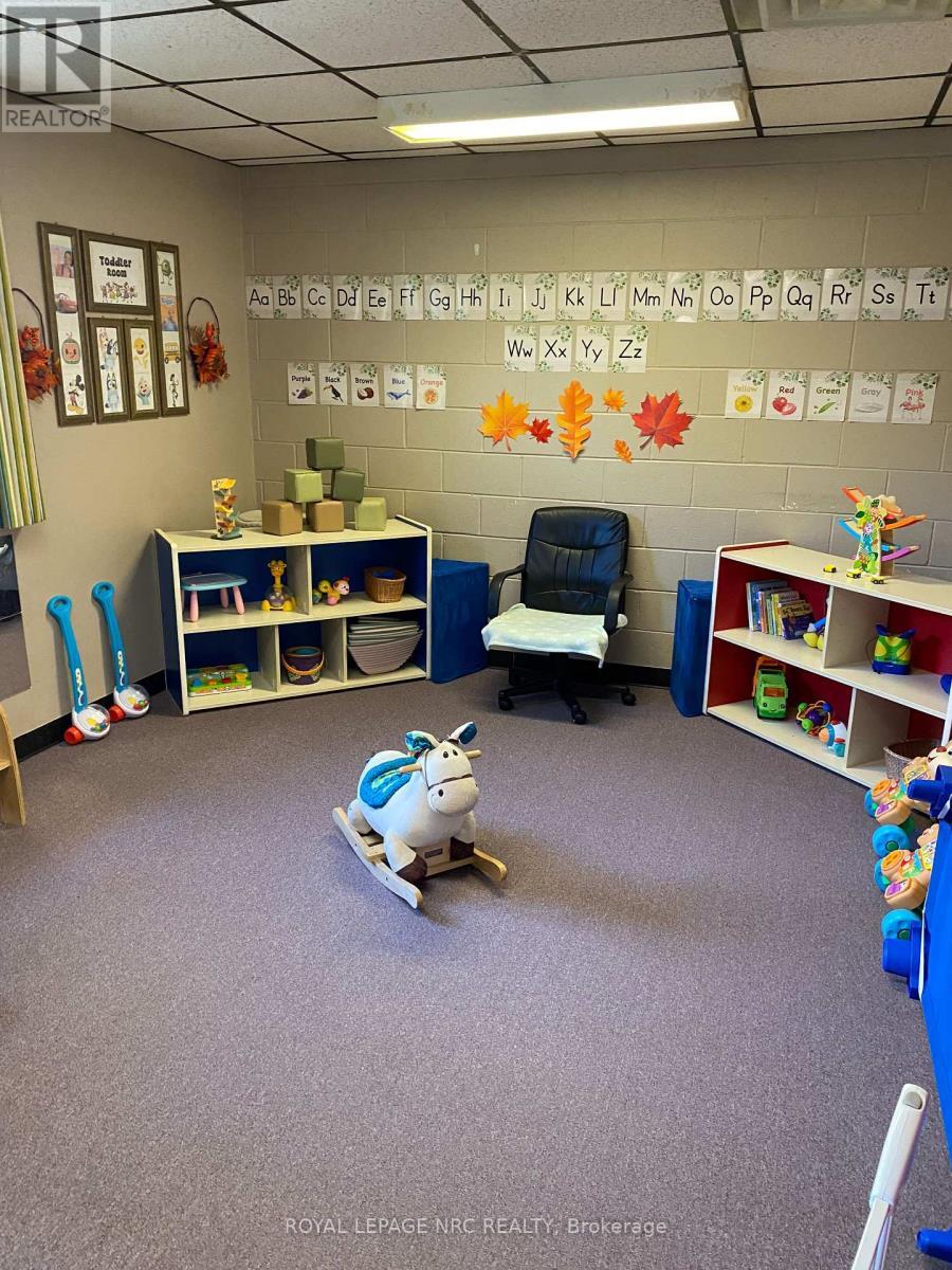 












8055 MCLEOD ROAD

,
Niagara Falls (West Wood),




Ontario
L2H3A4

