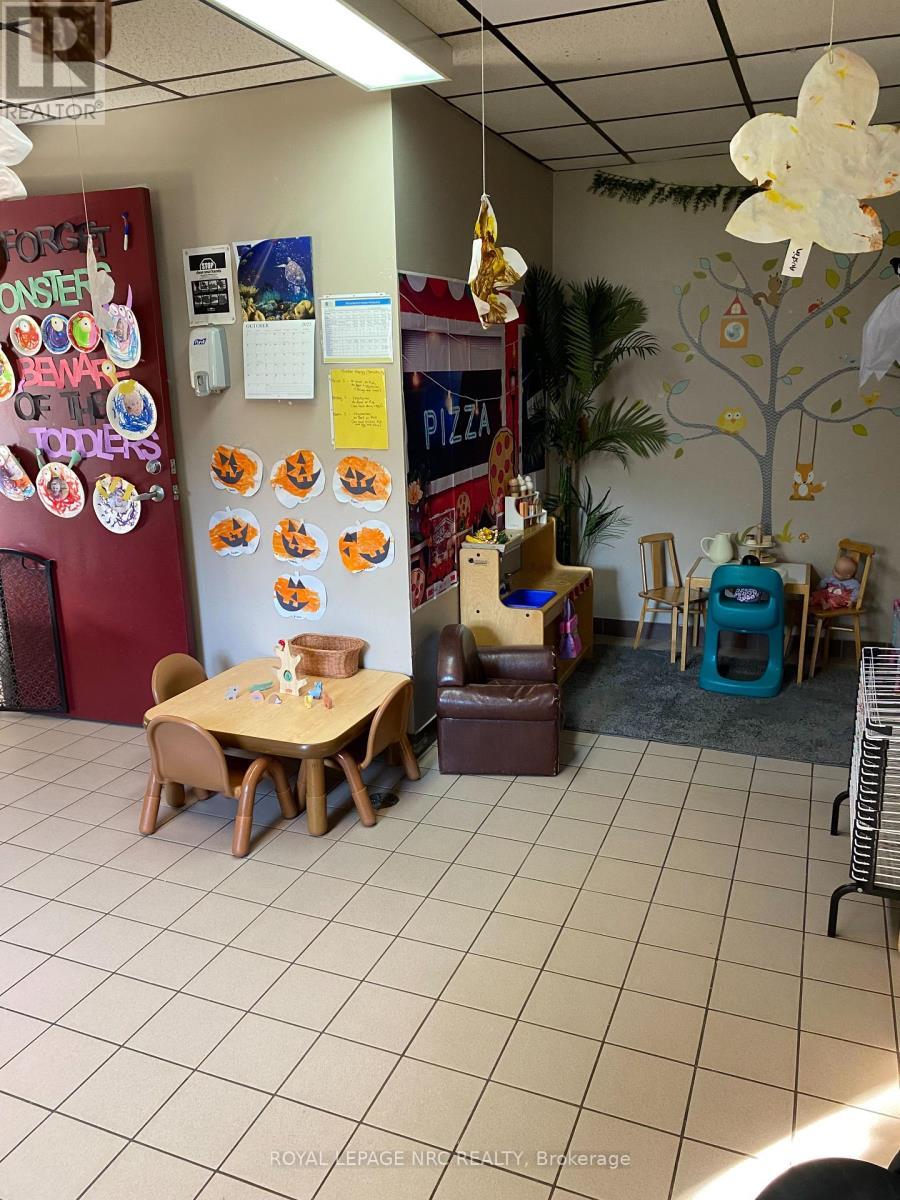 












8055 MCLEOD ROAD

,
Niagara Falls (West Wood),




Ontario
L2H3A4

