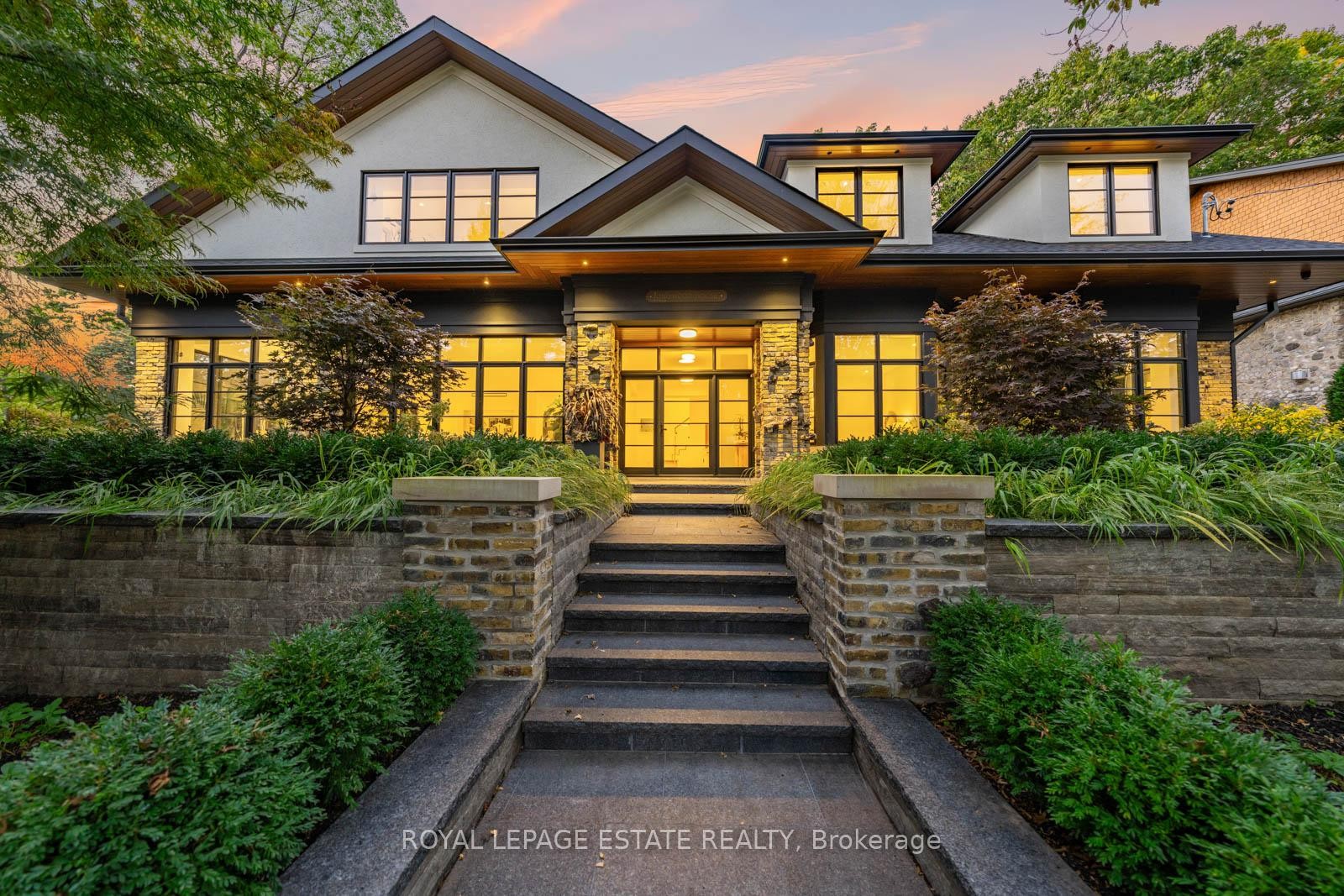 









8


Crown Park

Road,
Toronto,




ON
M4E 1J9

