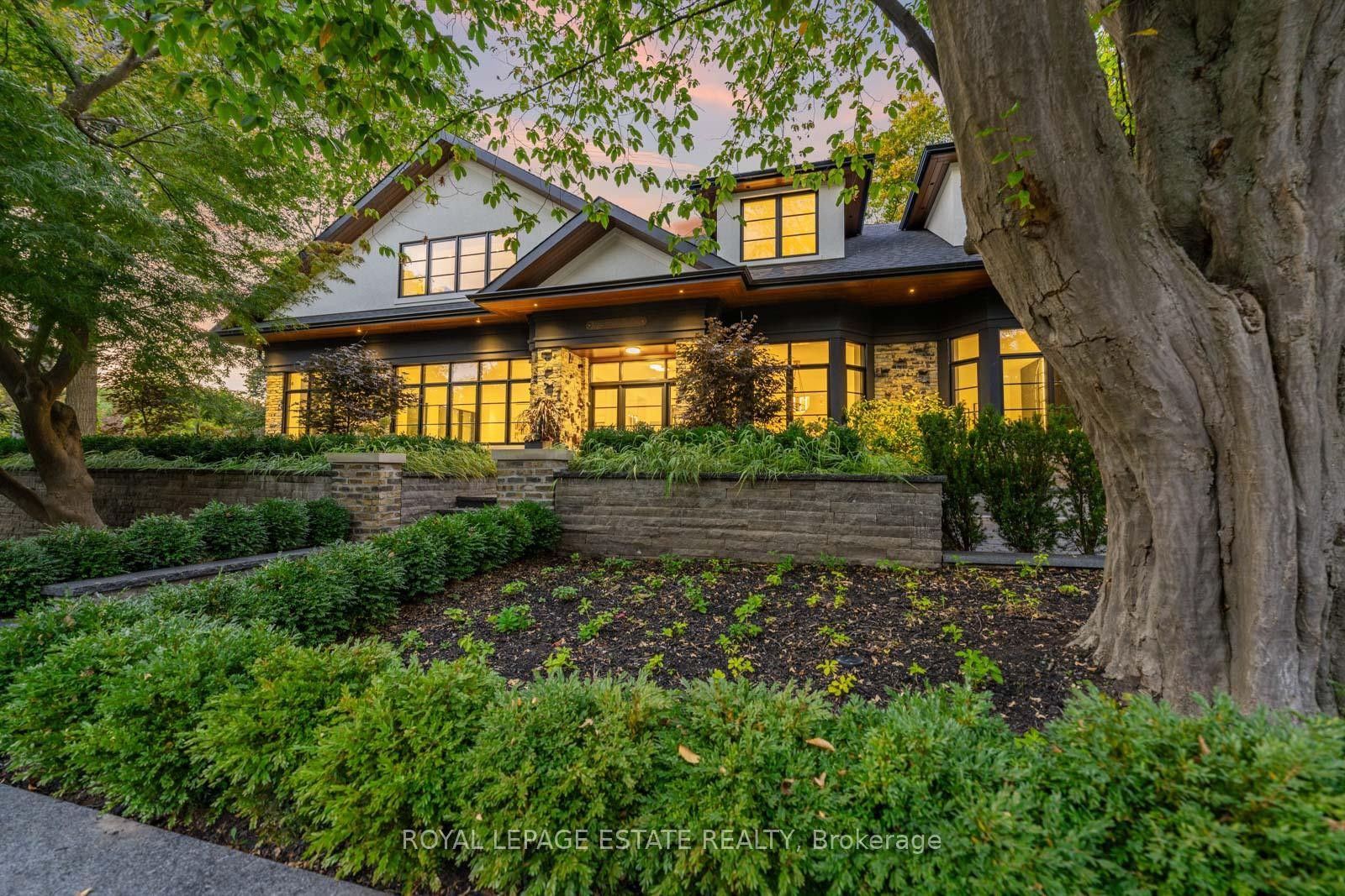 









8


Crown Park

Road,
Toronto,




ON
M4E 1J9

