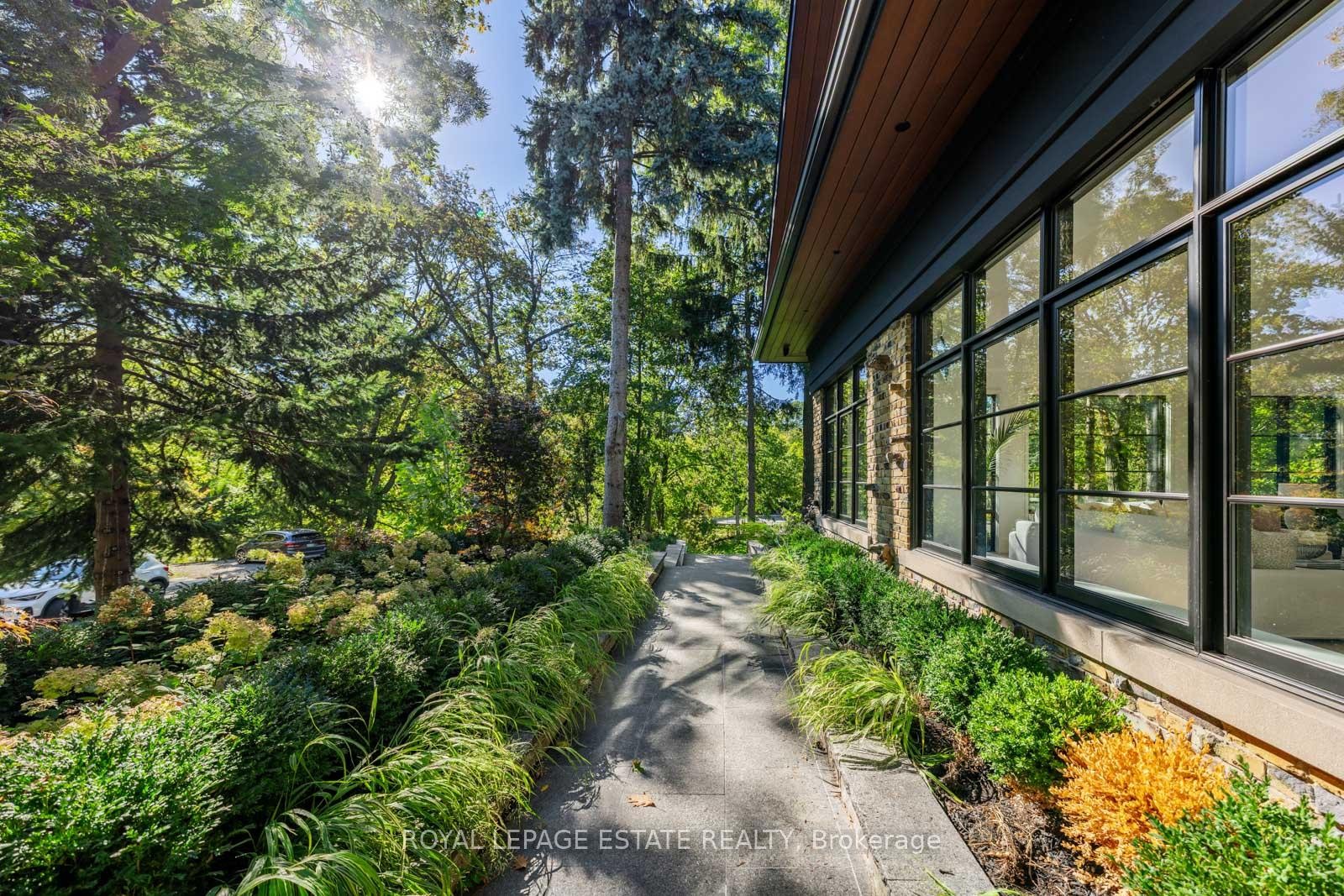 









8


Crown Park

Road,
Toronto,




ON
M4E 1J9

